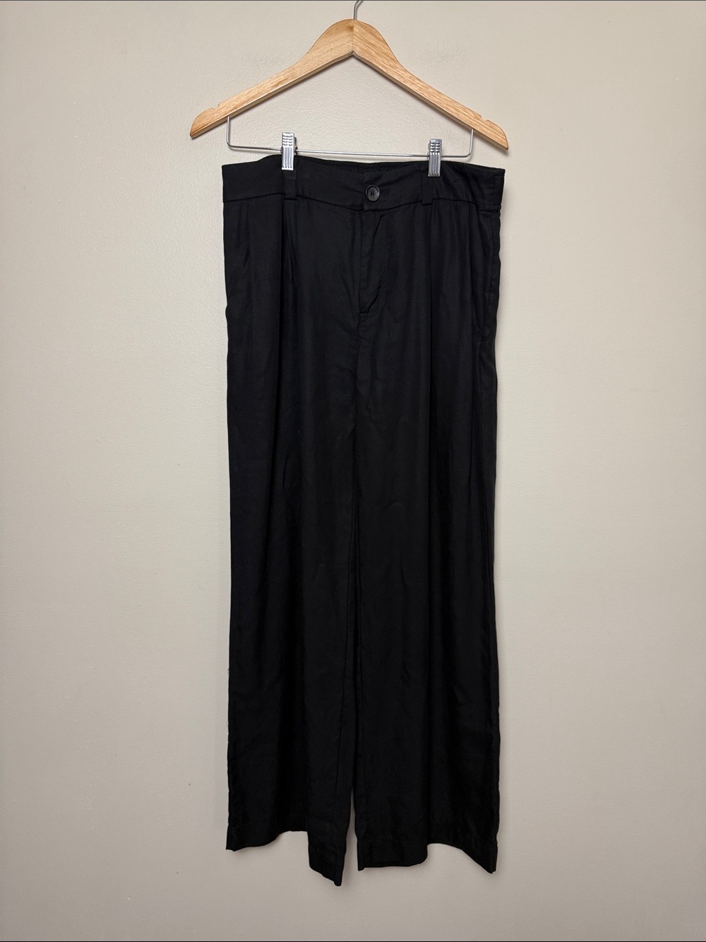 Vuori Black Wide-Leg Dress Pants size L-XL